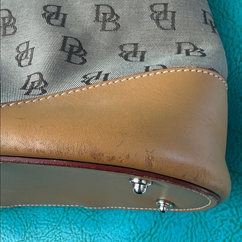 Vintage Dooney & Bourke Signature Crescent Canvas Logo Shoulder Bag Classic Y2K - Picture 14 of 16